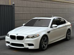 Photo of the vehicle BMW M5