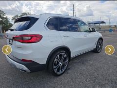 Photo of the vehicle BMW X5