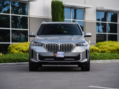 Photo of the vehicle BMW X5