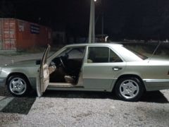 Сүрөт унаа Mercedes-Benz W124