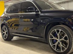 Photo of the vehicle BMW X5