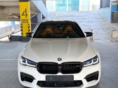 Photo of the vehicle BMW M5