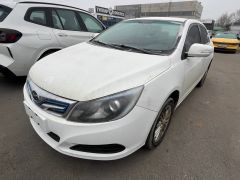 Фото авто BYD E5