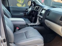 Фото авто Toyota Sequoia