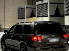 Photo of the vehicle Toyota Sequoia