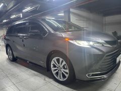 Photo of the vehicle Toyota Sienna