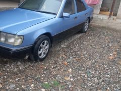 Сүрөт унаа Mercedes-Benz W124