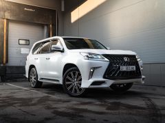 Photo of the vehicle Lexus LX