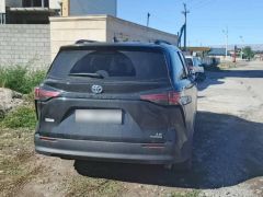 Photo of the vehicle Toyota Sienna