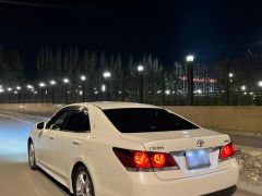 Photo of the vehicle Toyota Crown