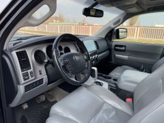 Сүрөт унаа Toyota Sequoia