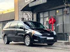 Photo of the vehicle Toyota Sienna