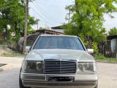 Сүрөт унаа Mercedes-Benz W124