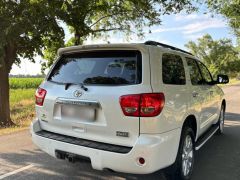 Сүрөт унаа Toyota Sequoia