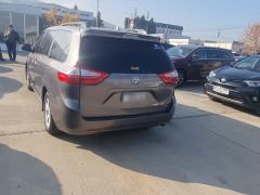 Photo of the vehicle Toyota Sienna