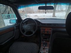 Сүрөт унаа Mercedes-Benz W124