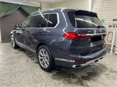 Photo of the vehicle BMW X7