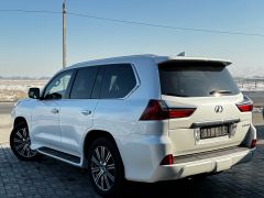 Photo of the vehicle Lexus LX