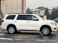 Photo of the vehicle Toyota Sequoia