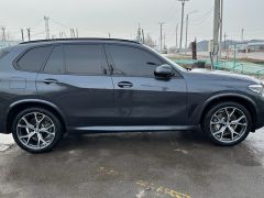 Photo of the vehicle BMW X5