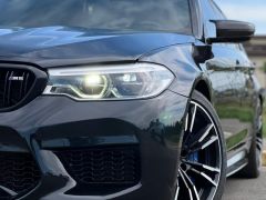 Photo of the vehicle BMW M5