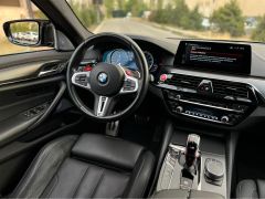 Photo of the vehicle BMW M5