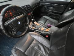 Photo of the vehicle BMW 5 Series