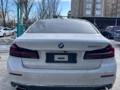 Photo of the vehicle BMW 5 Series