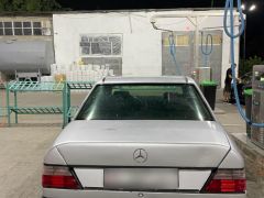 Сүрөт унаа Mercedes-Benz W124