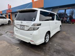 Photo of the vehicle Toyota Alphard