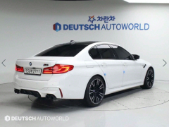 Photo of the vehicle BMW M5