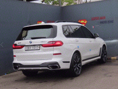 Photo of the vehicle BMW X7