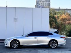 Photo of the vehicle Lexus LS