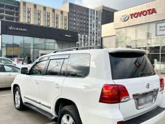 Photo of the vehicle Toyota Land Cruiser