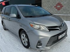 Photo of the vehicle Toyota Sienna