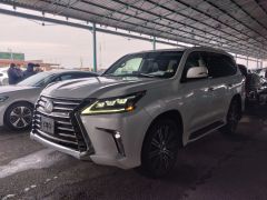 Photo of the vehicle Lexus LX