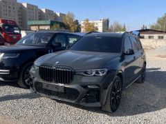 Photo of the vehicle BMW X7