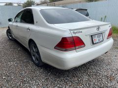 Photo of the vehicle Toyota Crown