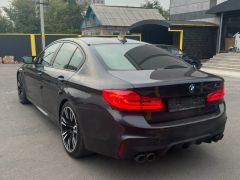 Photo of the vehicle BMW M5