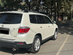 Photo of the vehicle Toyota Highlander