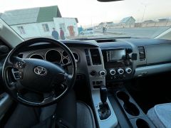 Сүрөт унаа Toyota Sequoia