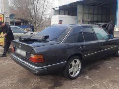 Сүрөт унаа Mercedes-Benz W124