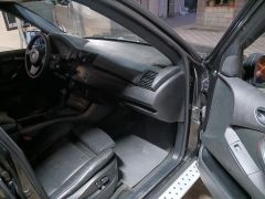 Photo of the vehicle BMW X5