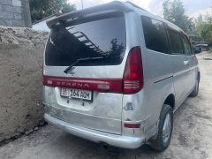 Сүрөт унаа Nissan Serena