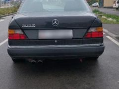 Сүрөт унаа Mercedes-Benz W124