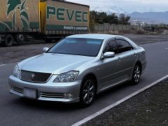 Photo of the vehicle Toyota Crown