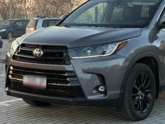 Photo of the vehicle Toyota Highlander