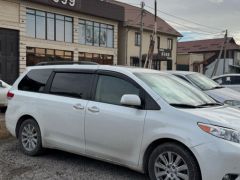 Photo of the vehicle Toyota Sienna