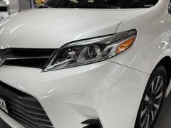 Photo of the vehicle Toyota Sienna