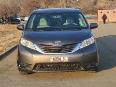 Photo of the vehicle Toyota Sienna